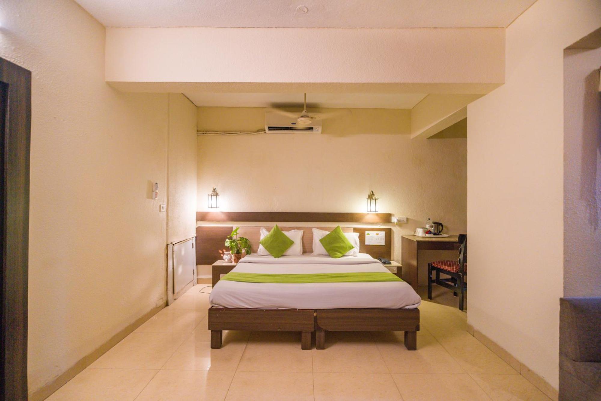 Hotel The Shagun Бопал Екстериор снимка