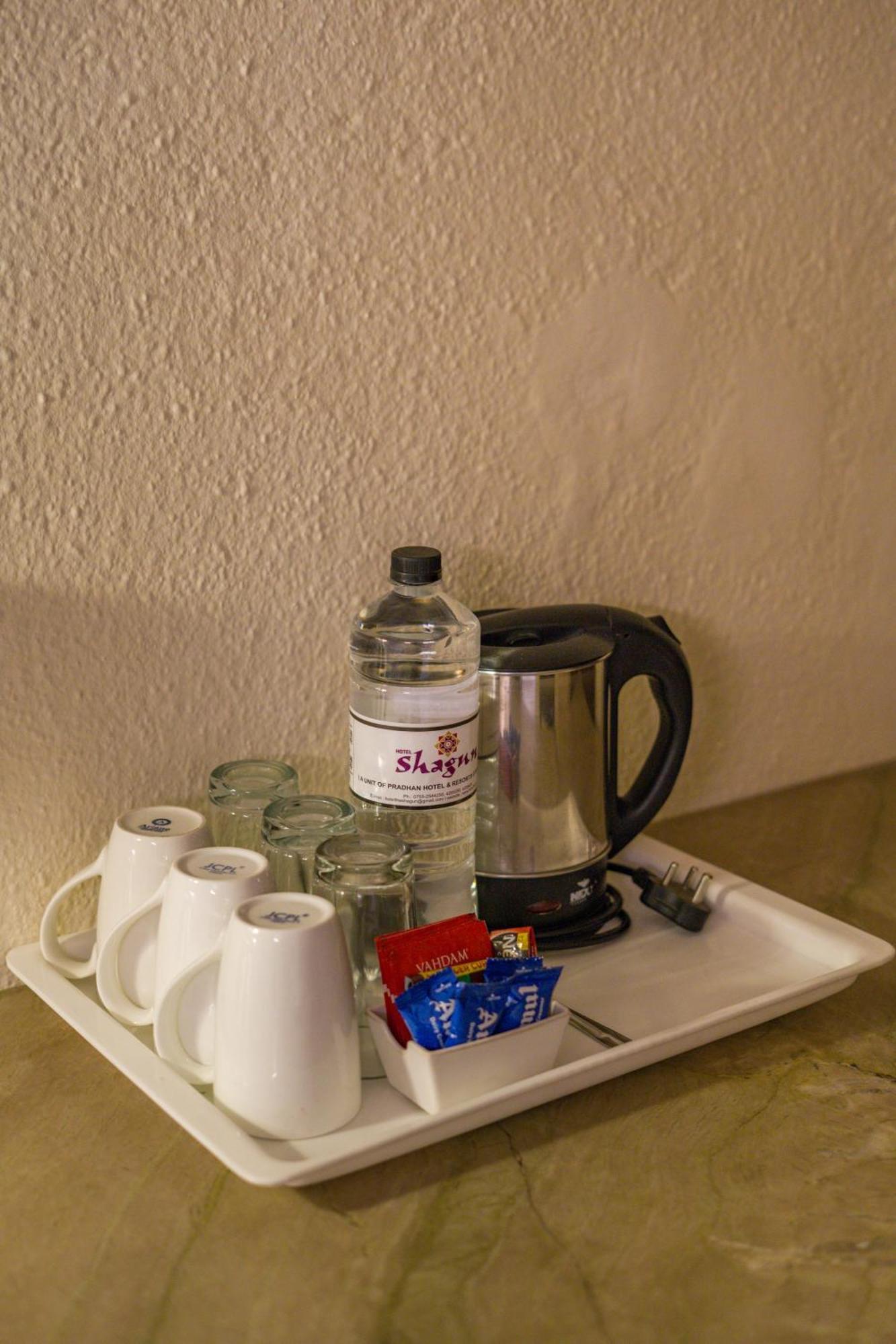 Hotel The Shagun Бопал Екстериор снимка