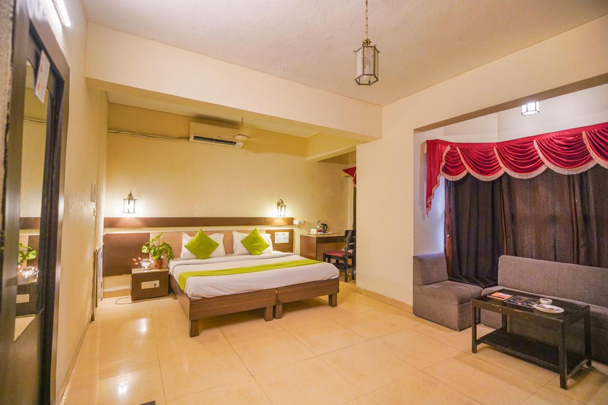 Hotel The Shagun Бопал Екстериор снимка