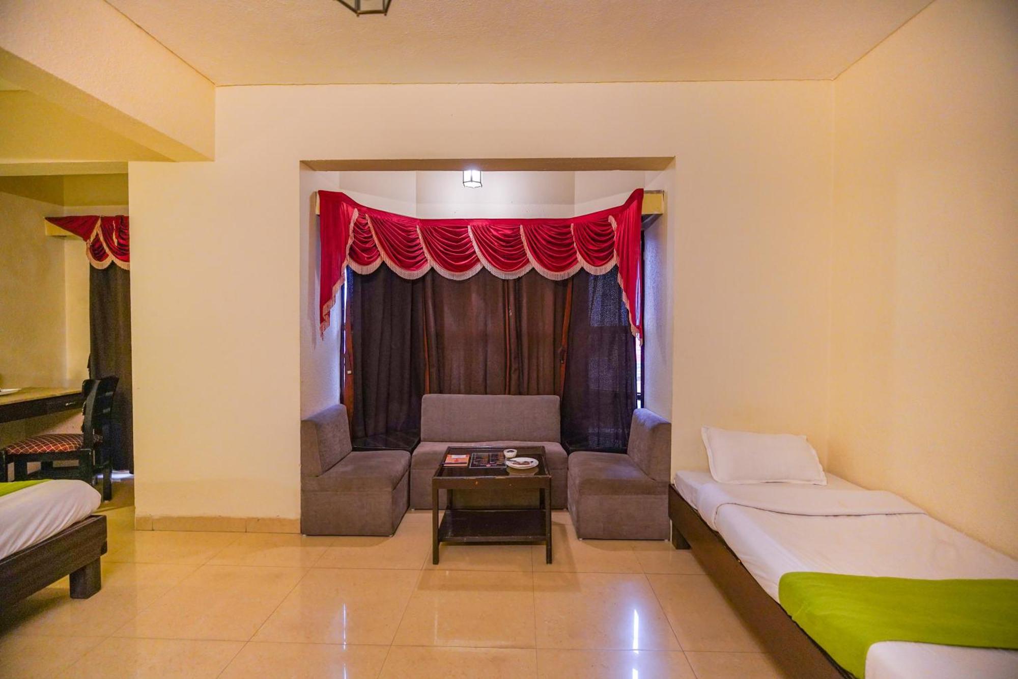 Hotel The Shagun Бопал Екстериор снимка