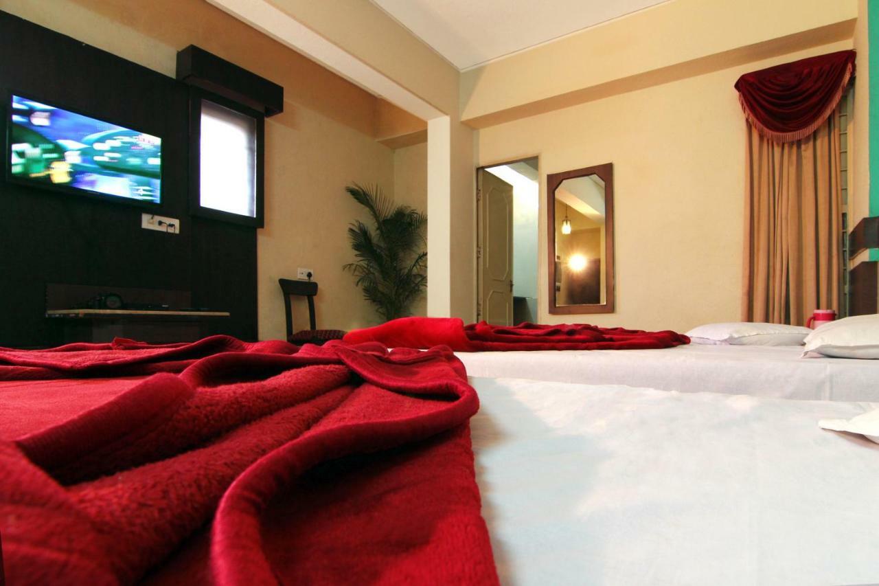 Hotel The Shagun Бопал Екстериор снимка