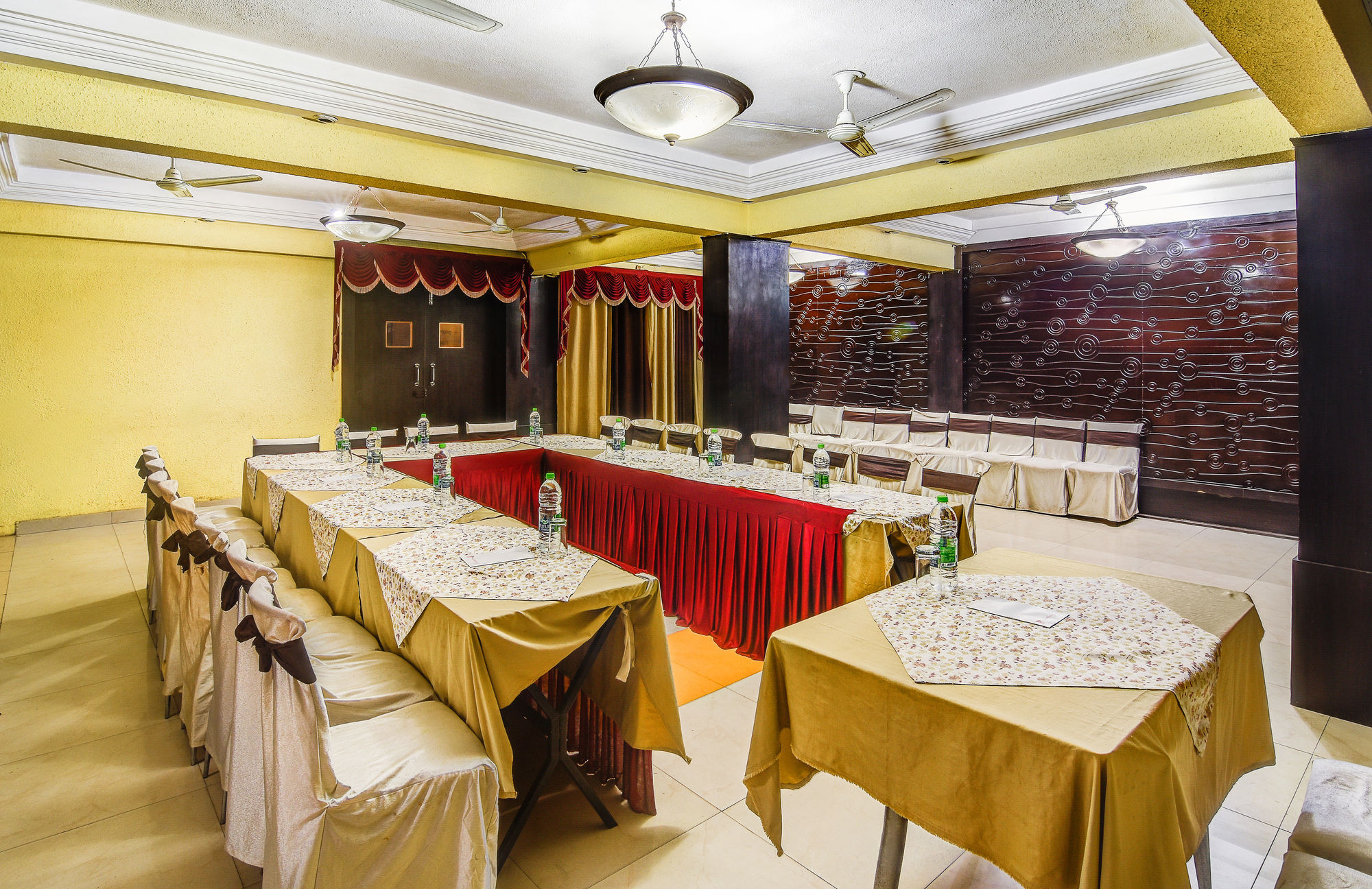 Hotel The Shagun Бопал Екстериор снимка