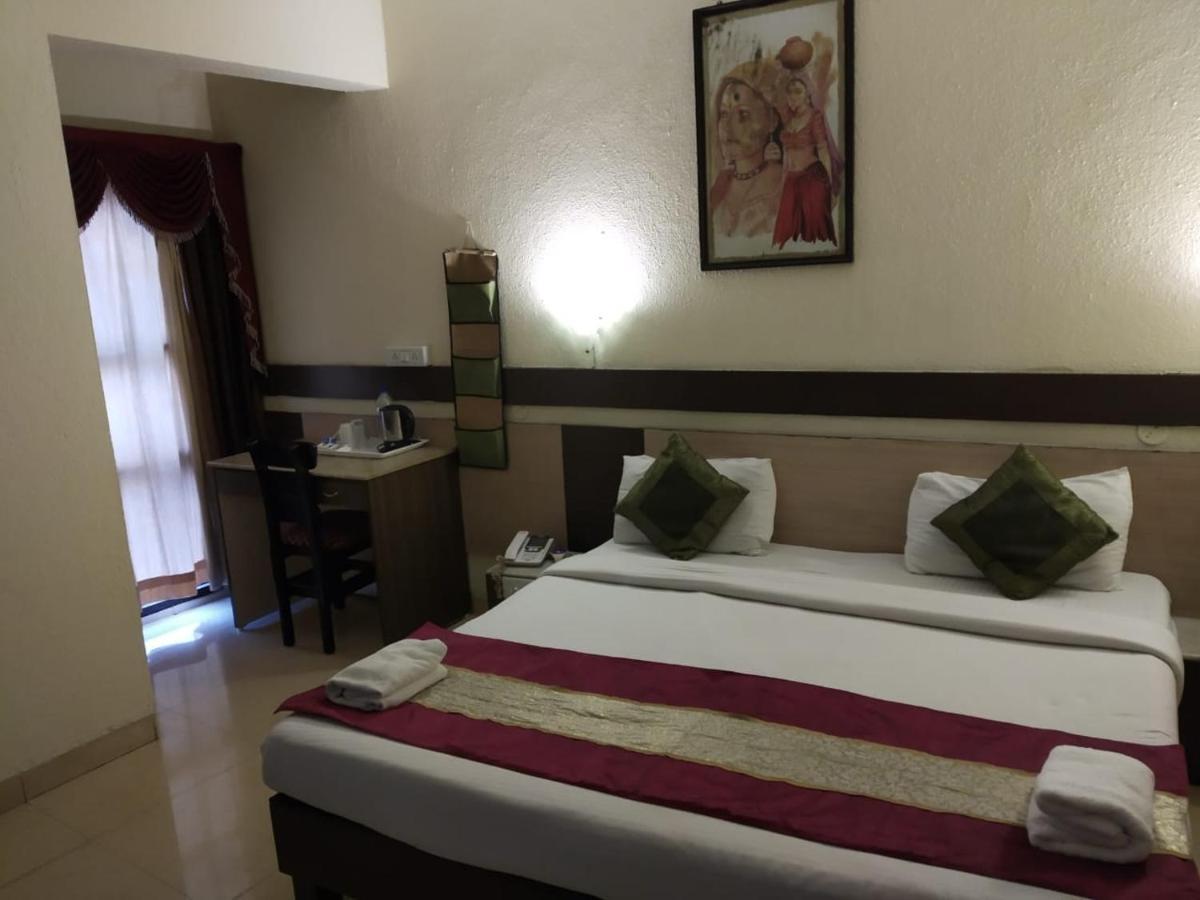 Hotel The Shagun Бопал Екстериор снимка